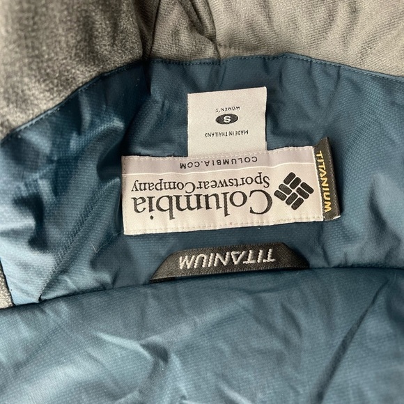 Columbia Omni Tech Titanium Jacket Ladies Small - Picture 8 of 13